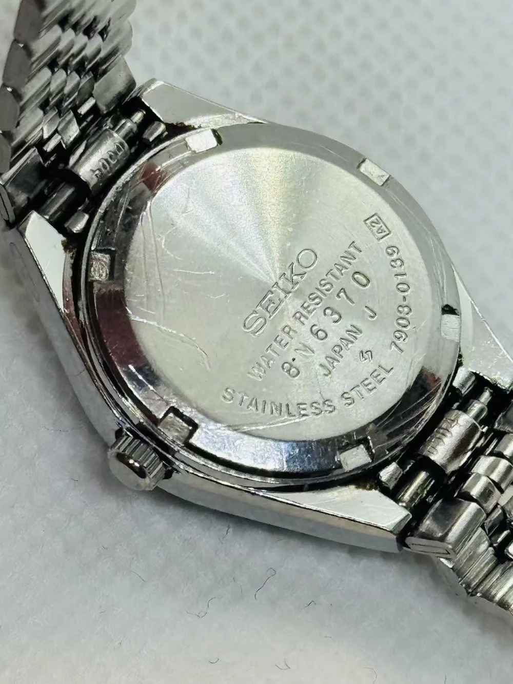 Vintage Seiko Quartz Women’s Watch Black Dial 24mm Day Date New Battery Runs